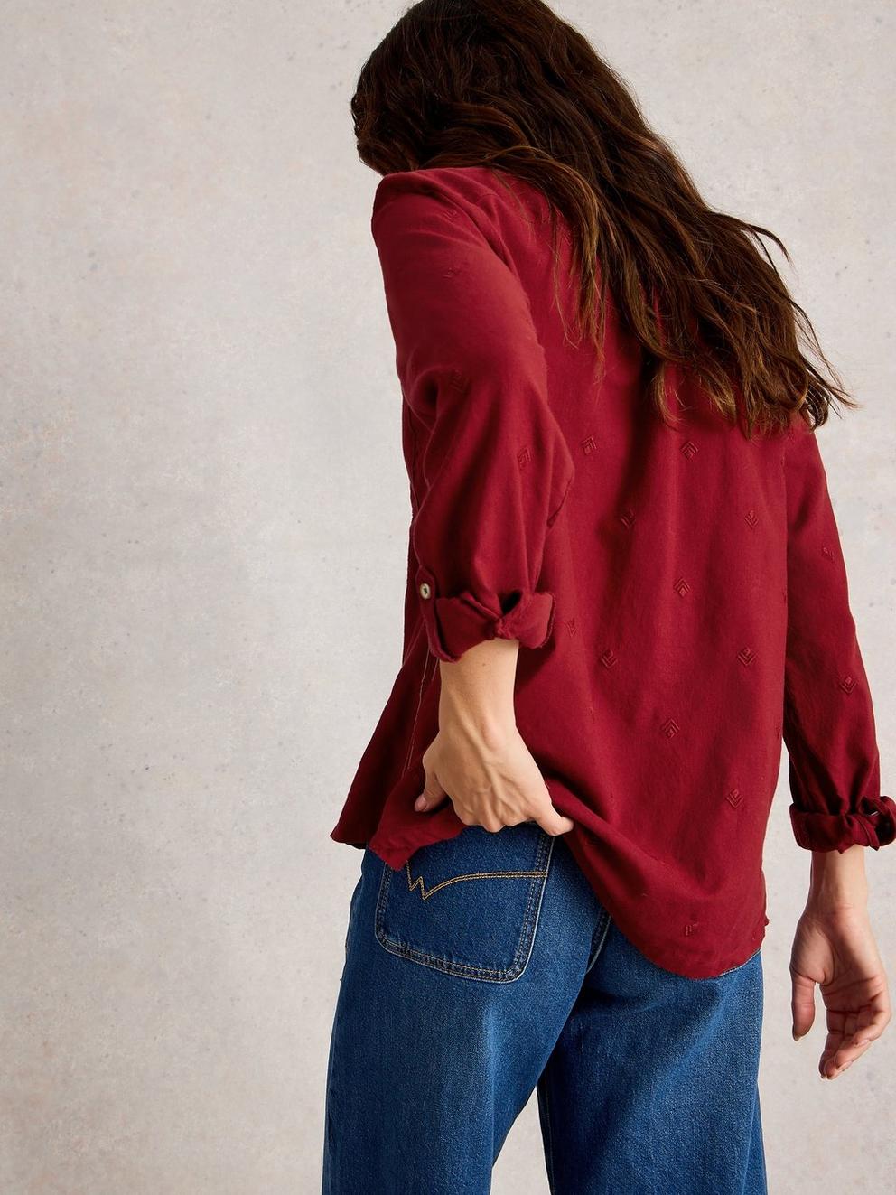 Sophie Shirt Organic Cotton in MID RED - MODEL BACK