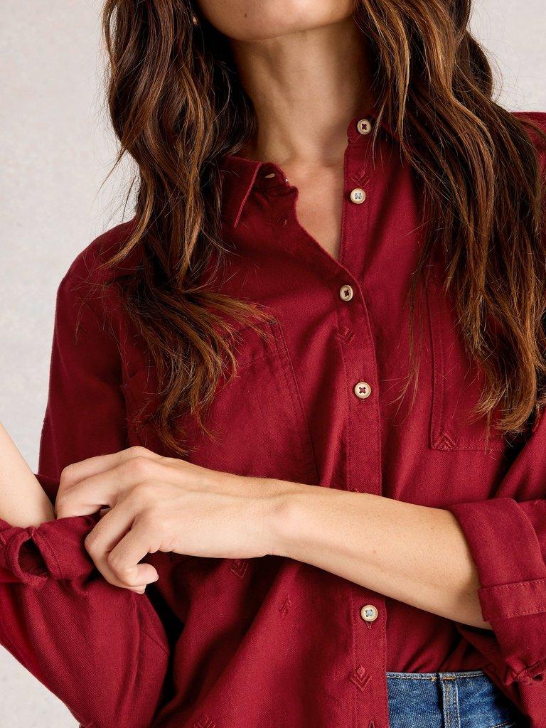 Sophie Shirt Organic Cotton in MID RED - MODEL DETAIL