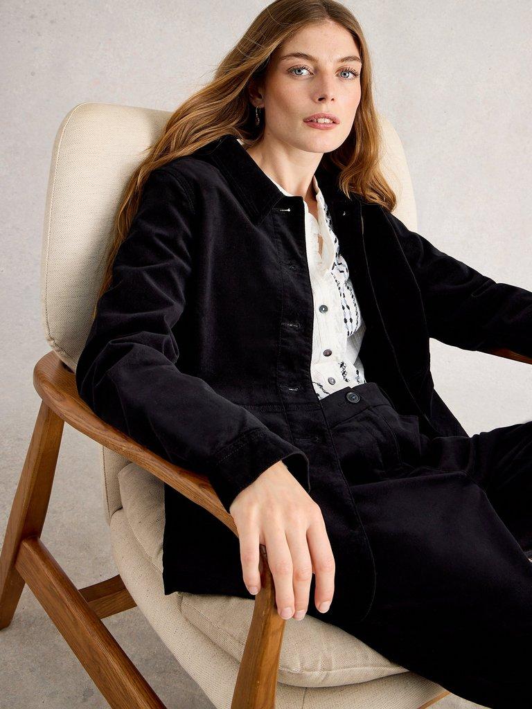 Carrie Velvet Jacket in PURE BLK - MODEL DETAIL