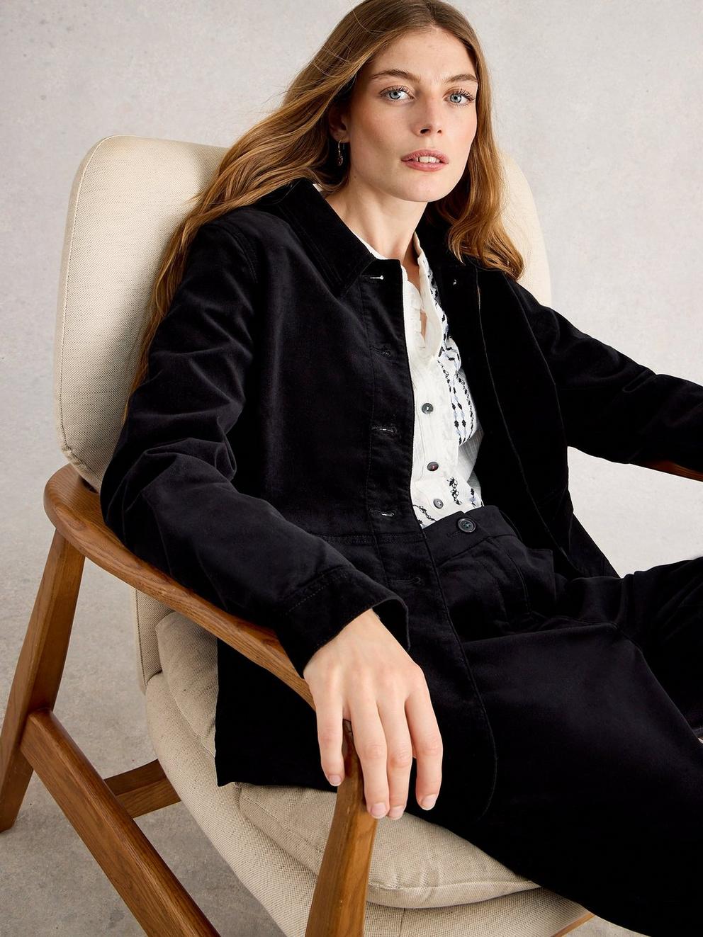 Carrie Velvet Jacket in PURE BLK - MODEL DETAIL