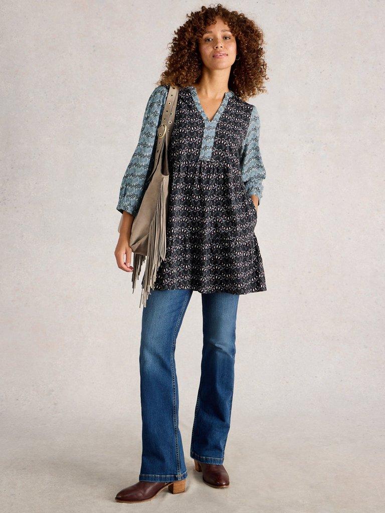 NOTCH NECK MARTA TUNIC in BLUE PR - MODEL FRONT