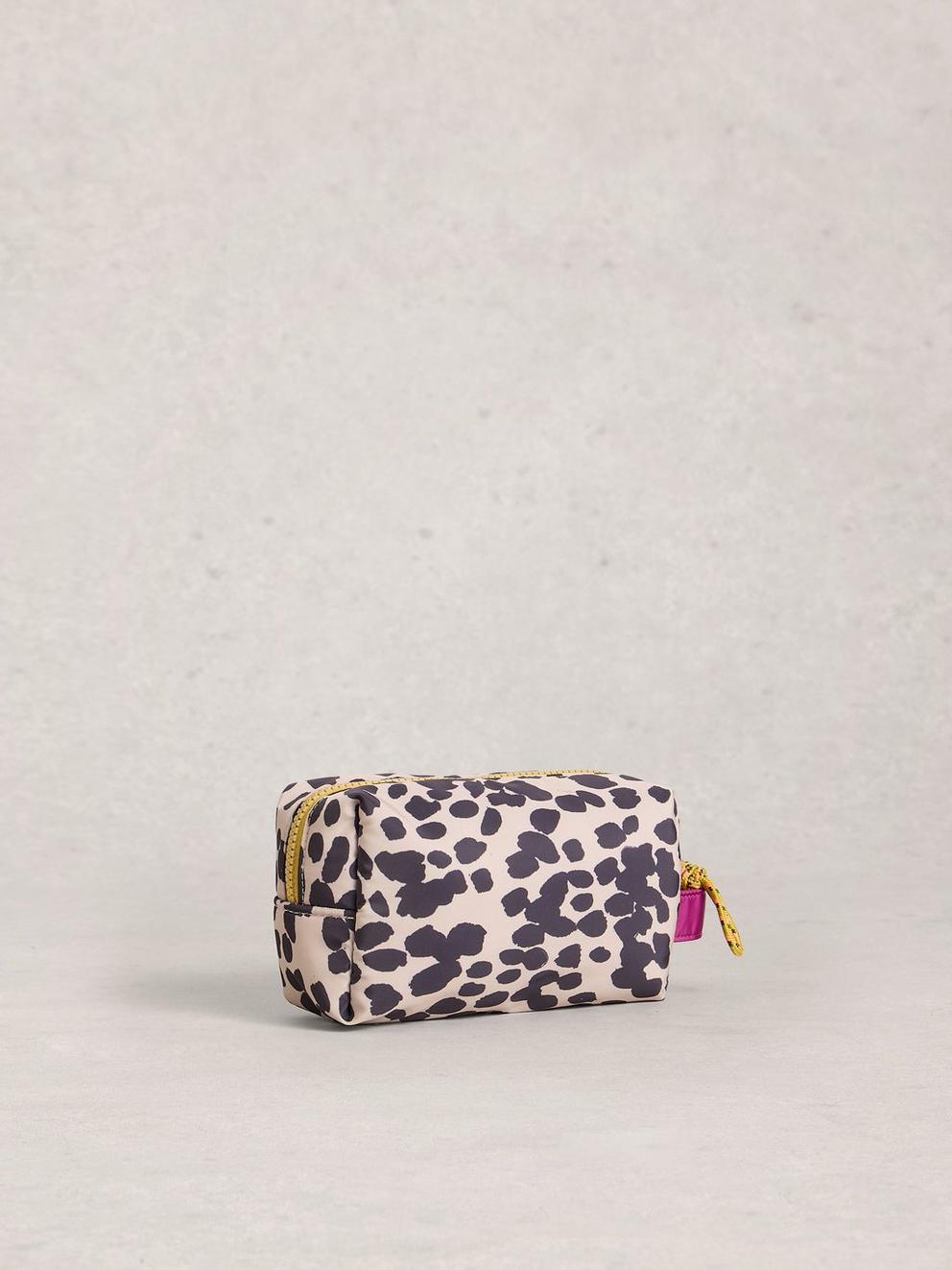 Printed Meadow Toiletry in NAT PR - FLAT BACK
