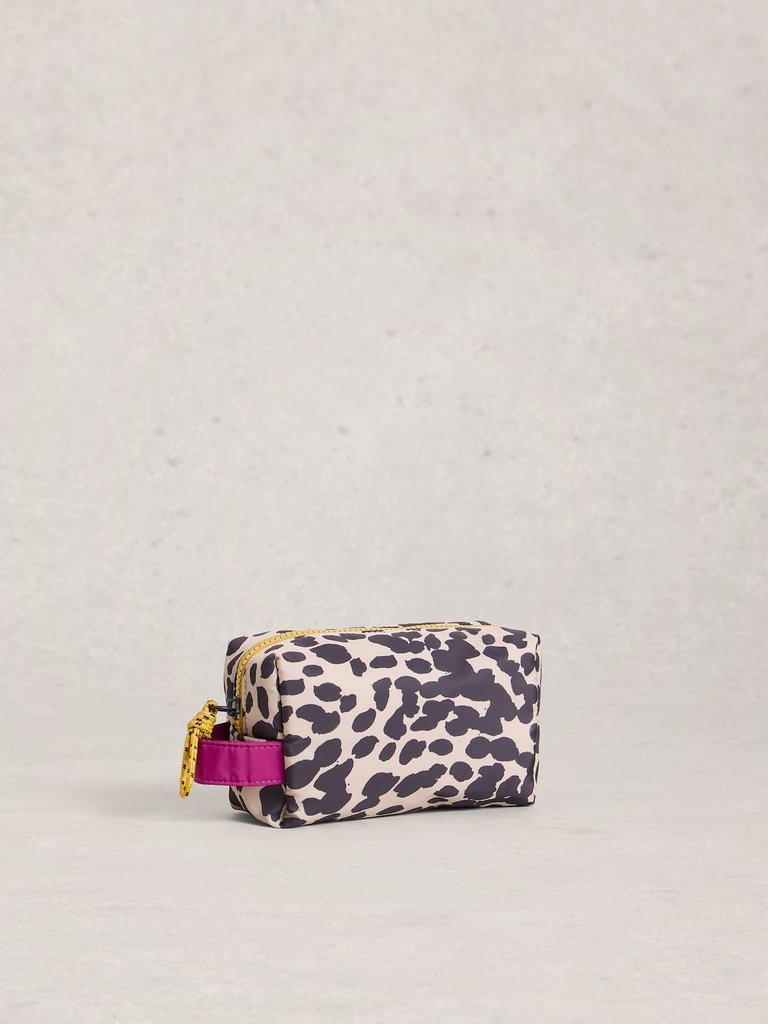 Printed Meadow Toiletry in NAT PR - FLAT FRONT