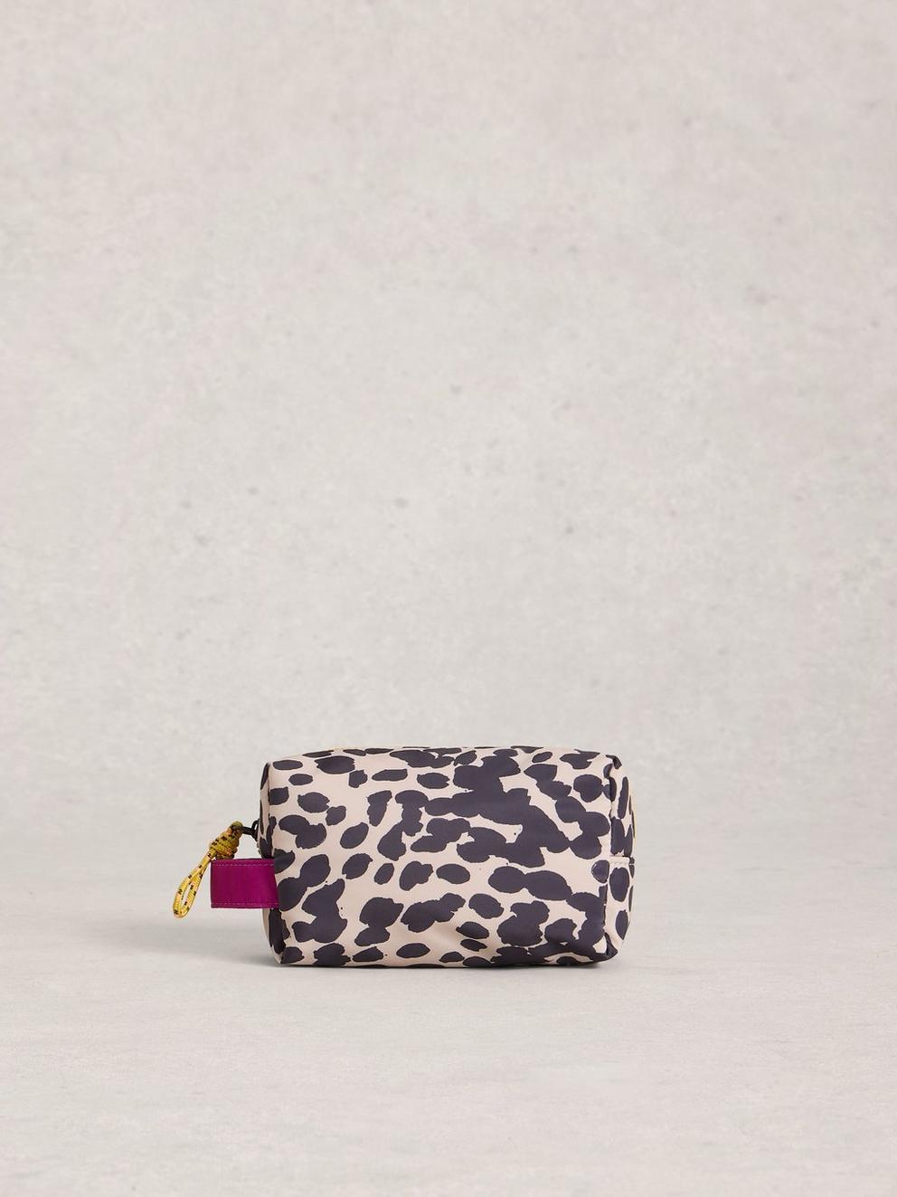 Printed Meadow Toiletry in NAT PR - LIFESTYLE