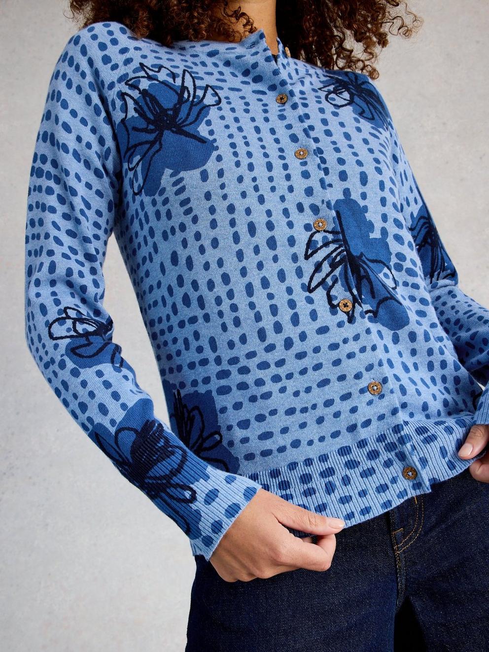 LULU CREW NECK PRINT CARDI in BLUE PR - MODEL DETAIL