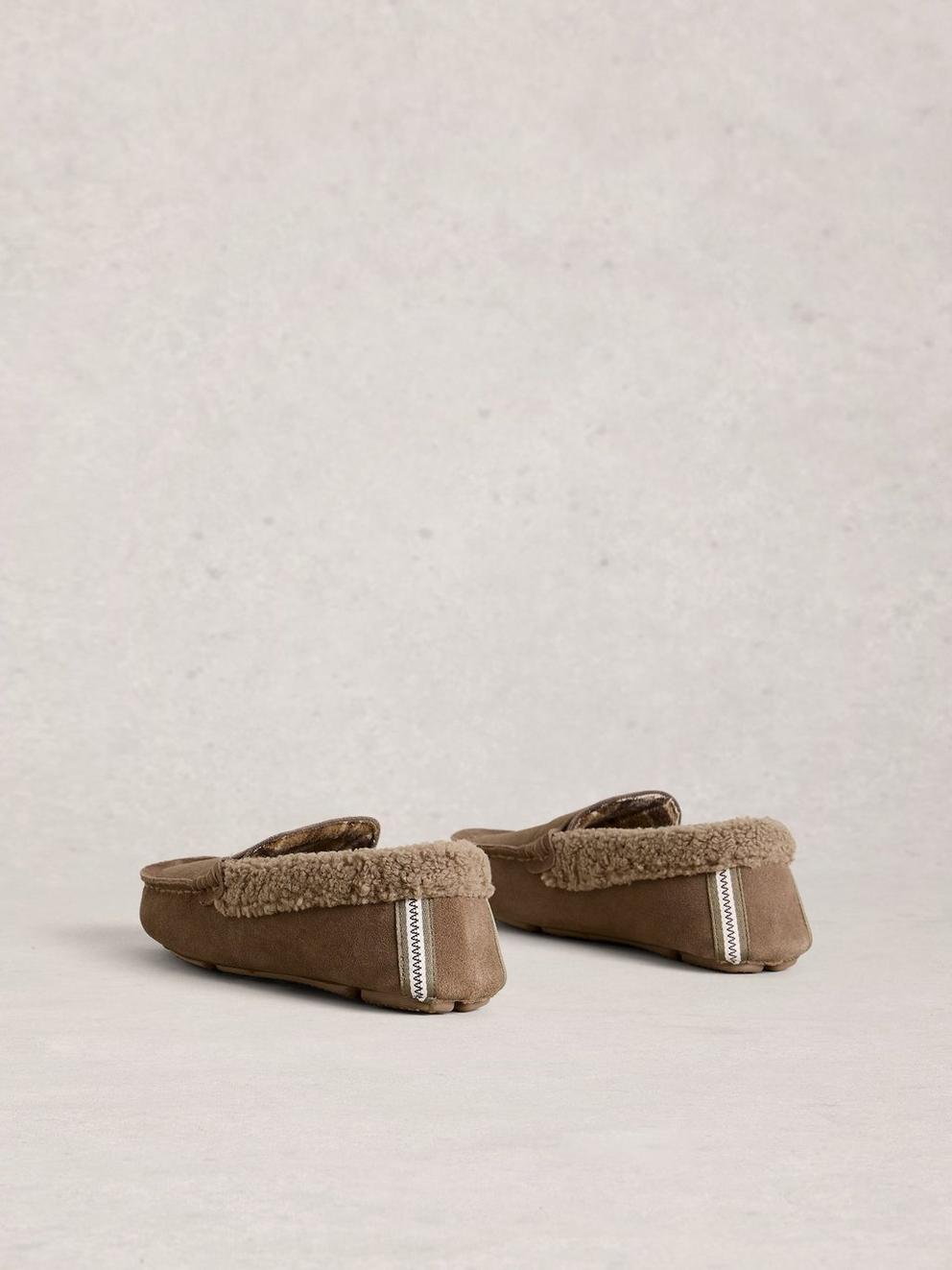 Moccasin Slipper in DK NAT - FLAT BACK