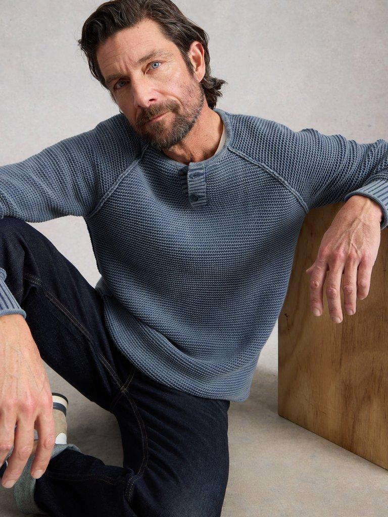 Gatley Henley in DUS BLUE - LIFESTYLE