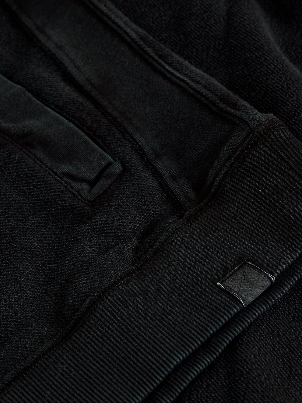 Sidmouth Half Zip in WASHED BLK - FLAT DETAIL