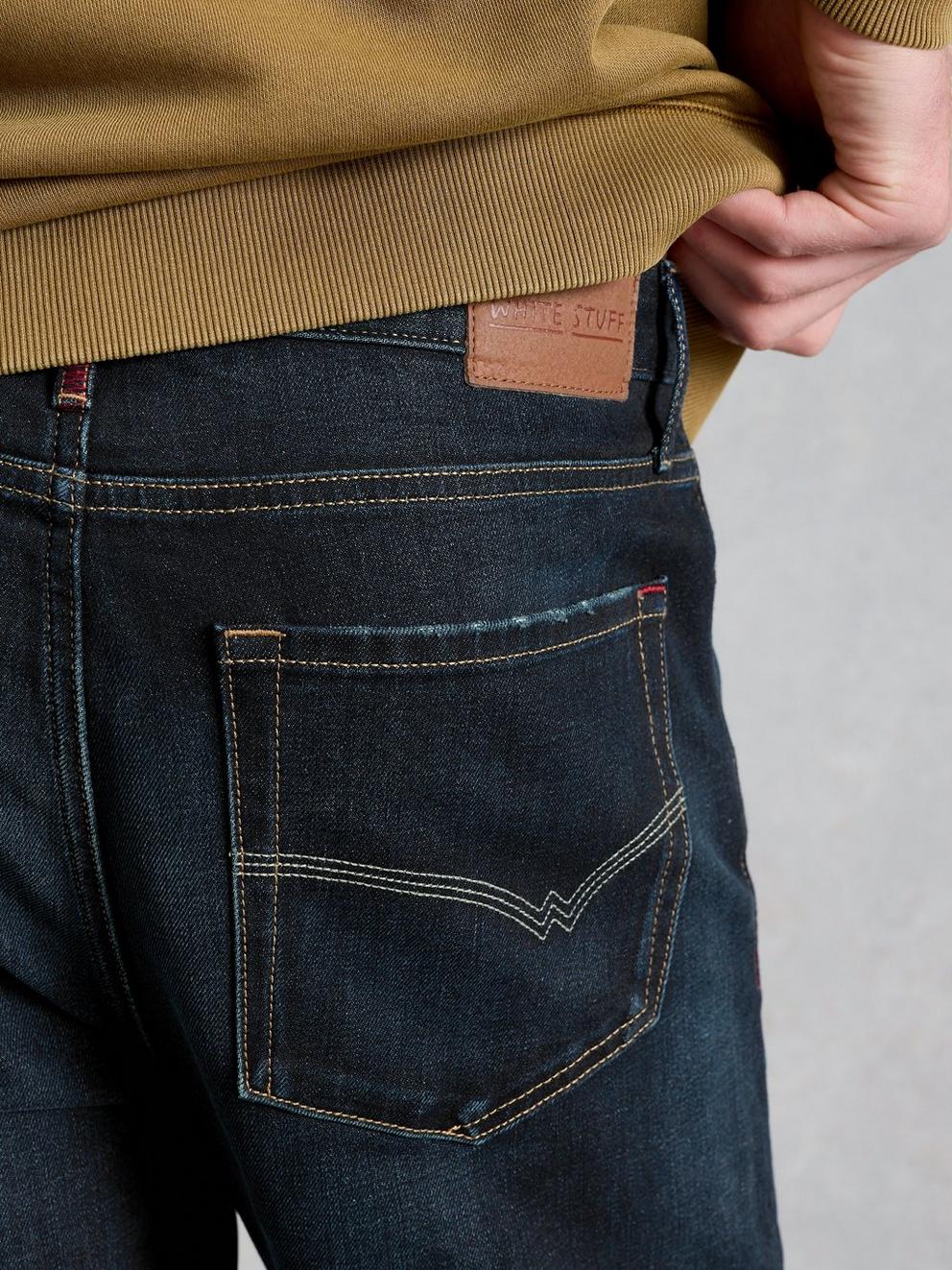 Eastwood Straight Leg Jean in INDIGO BLE - MODEL DETAIL