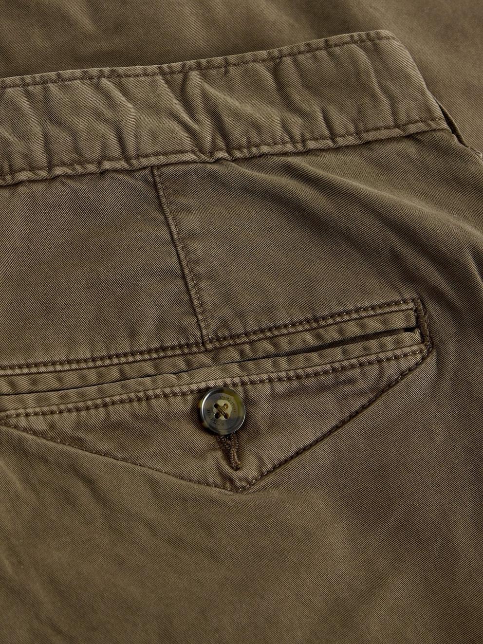 Sutton Chino Short Organic in DK BROWN - FLAT DETAIL