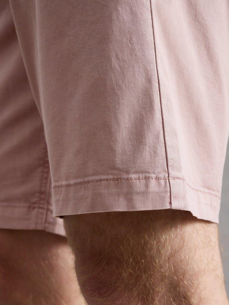 Sutton Chino Short Organic in DUS PINK - MODEL DETAIL