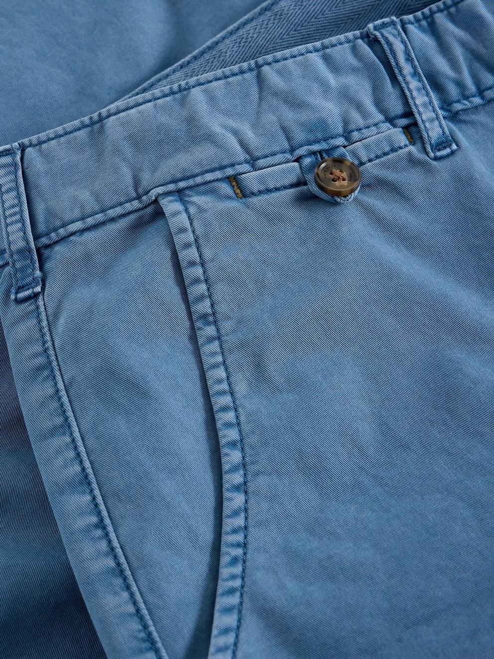 Sutton Chino Short Organic in INDIGO BLE - FLAT DETAIL