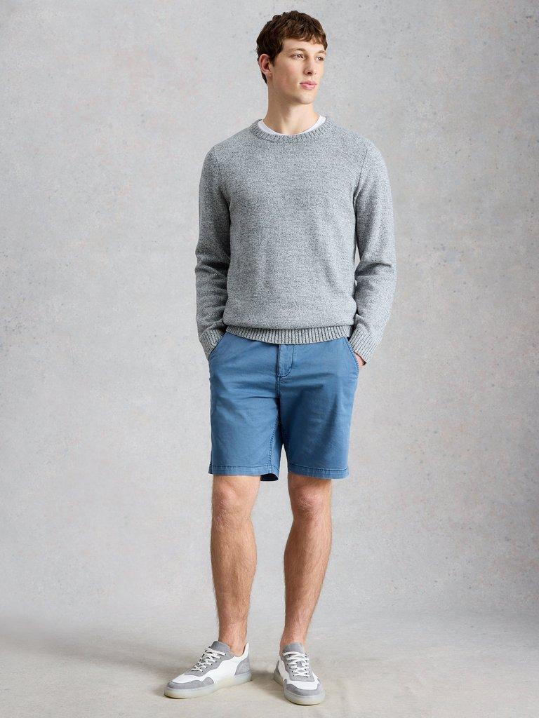 Sutton Chino Short Organic in INDIGO BLE - MODEL FRONT