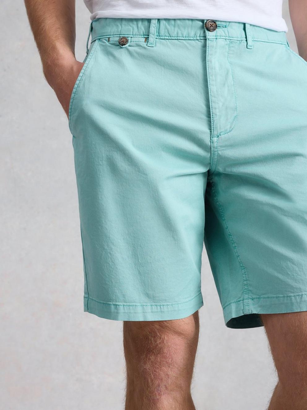 Sutton Chino Short Organic in LGT BLUE - MODEL DETAIL