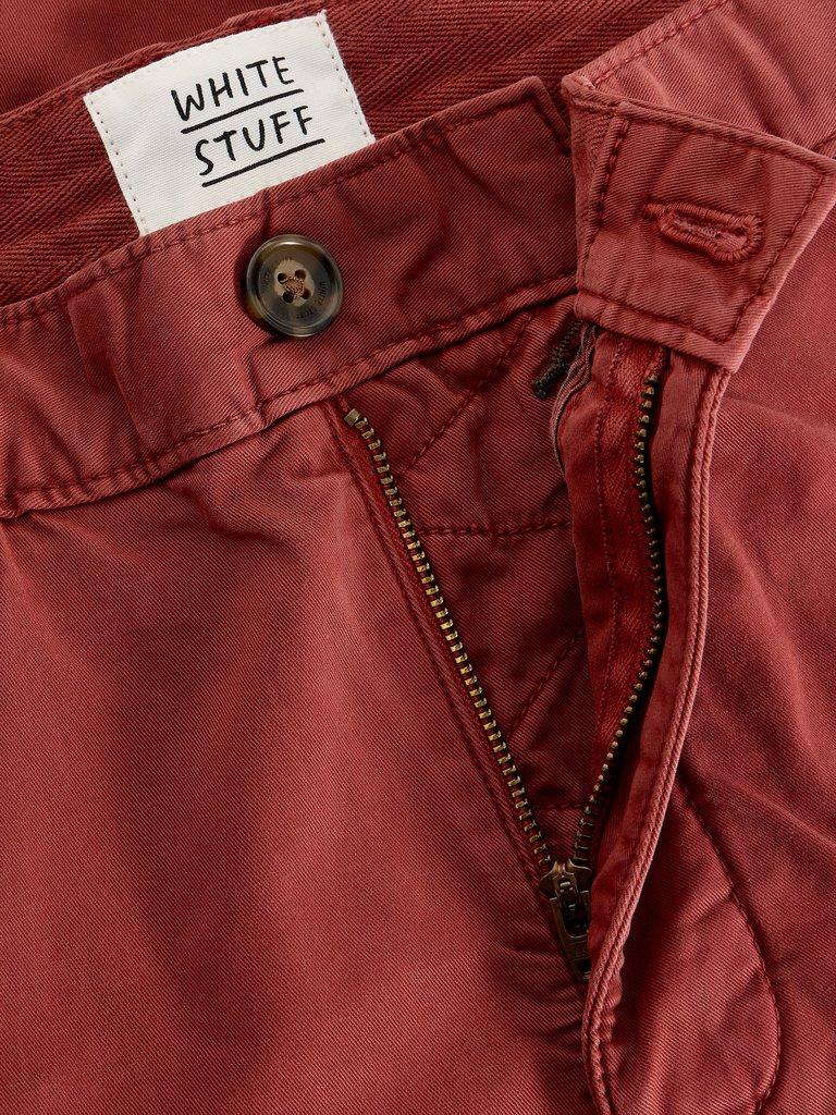 Sutton Chino Short Organic in MID RED - FLAT DETAIL