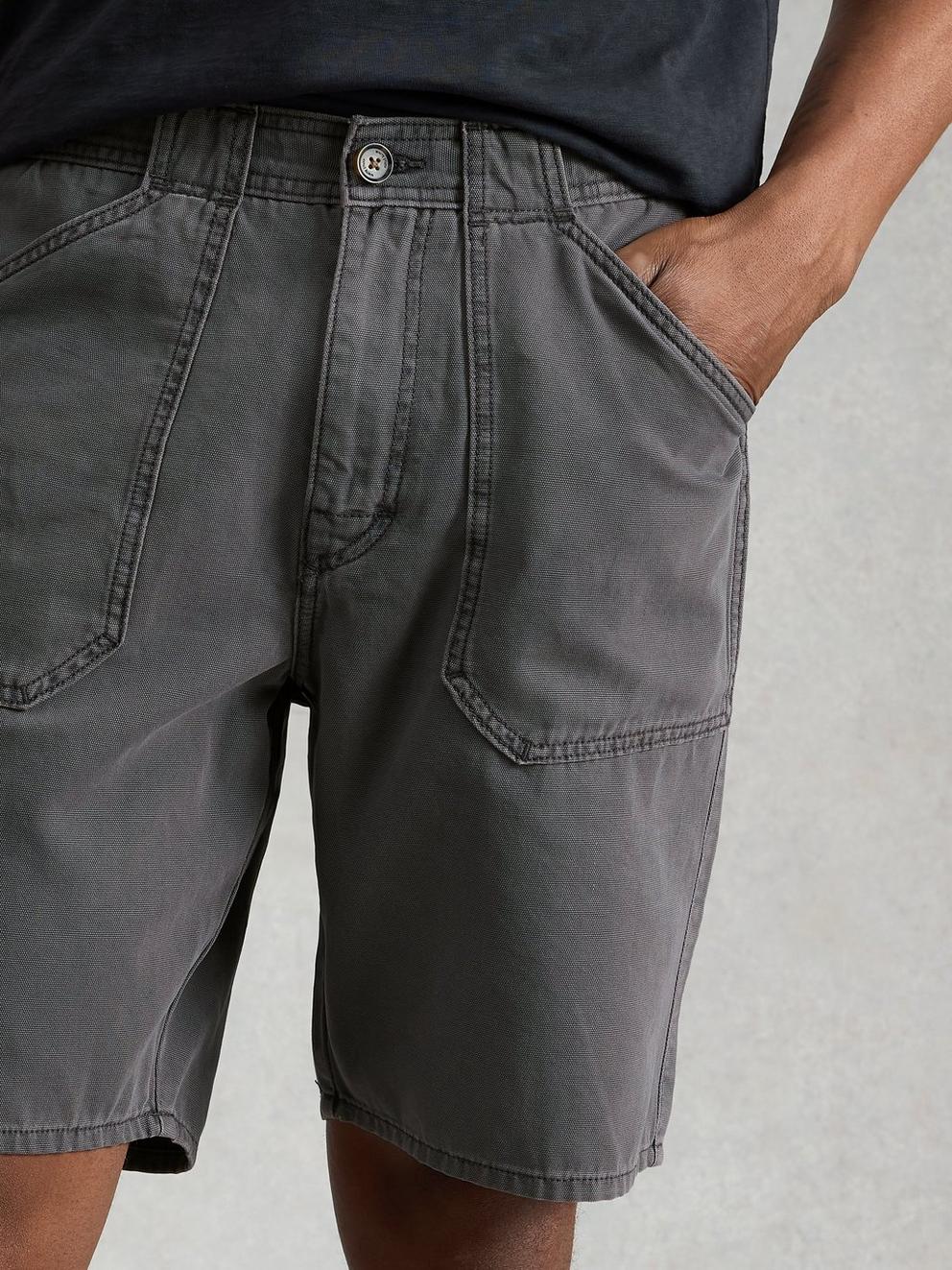 Crantock Utility Short in WASHED BLK - MODEL DETAIL
