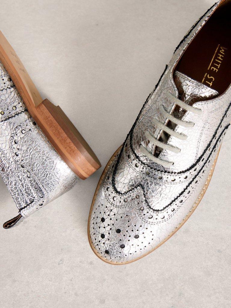 Thistle Lace Up Stitch Brogues in SLV TN MET - FLAT DETAIL