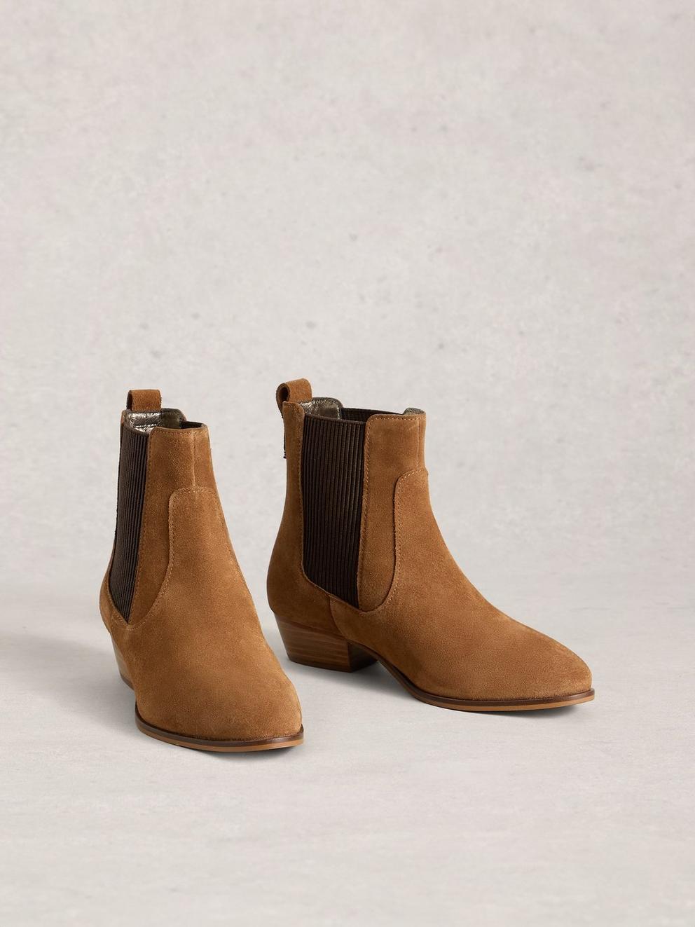 Chelsea Willow Ankle Boot in DARK TAN - FLAT FRONT