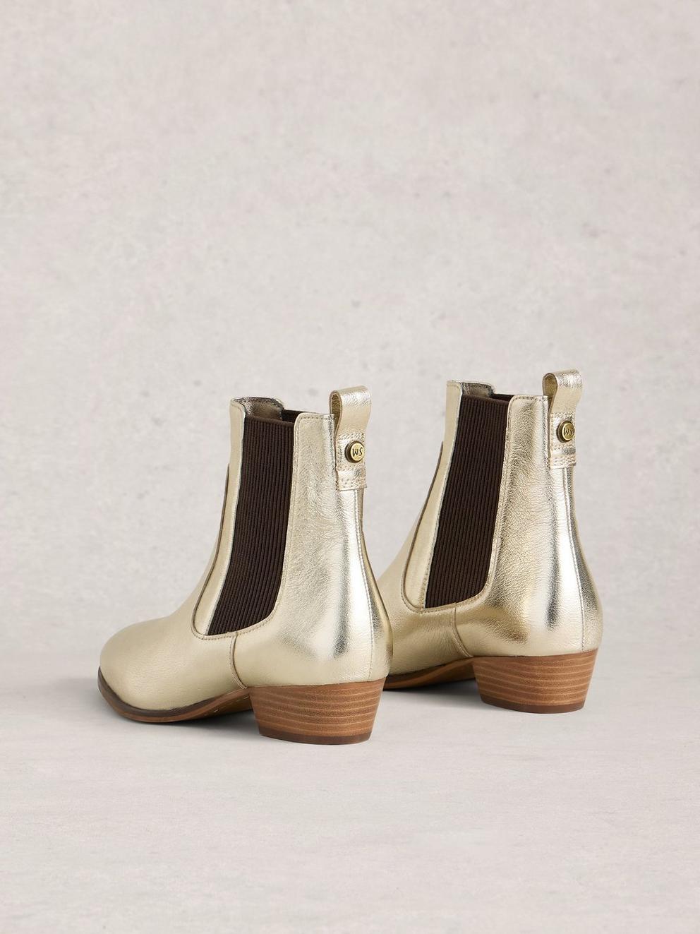 Chelsea Willow Ankle Boot in GLD TN MET - FLAT BACK