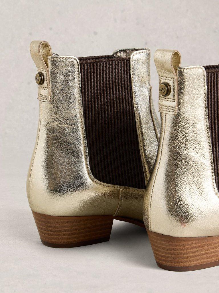 Chelsea Willow Ankle Boot in GLD TN MET - FLAT DETAIL
