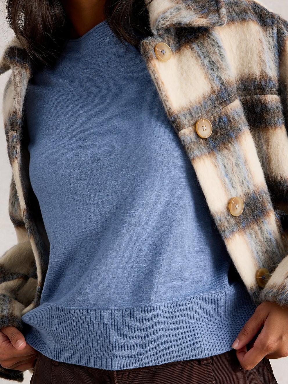 LOIS LINEN BLEND JUMPER in MID BLUE - MODEL DETAIL