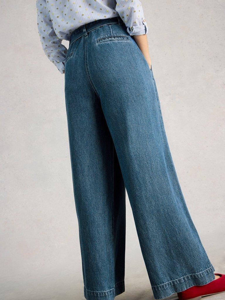 Lyle Wide Leg Jean in MID DENIM - MODEL BACK