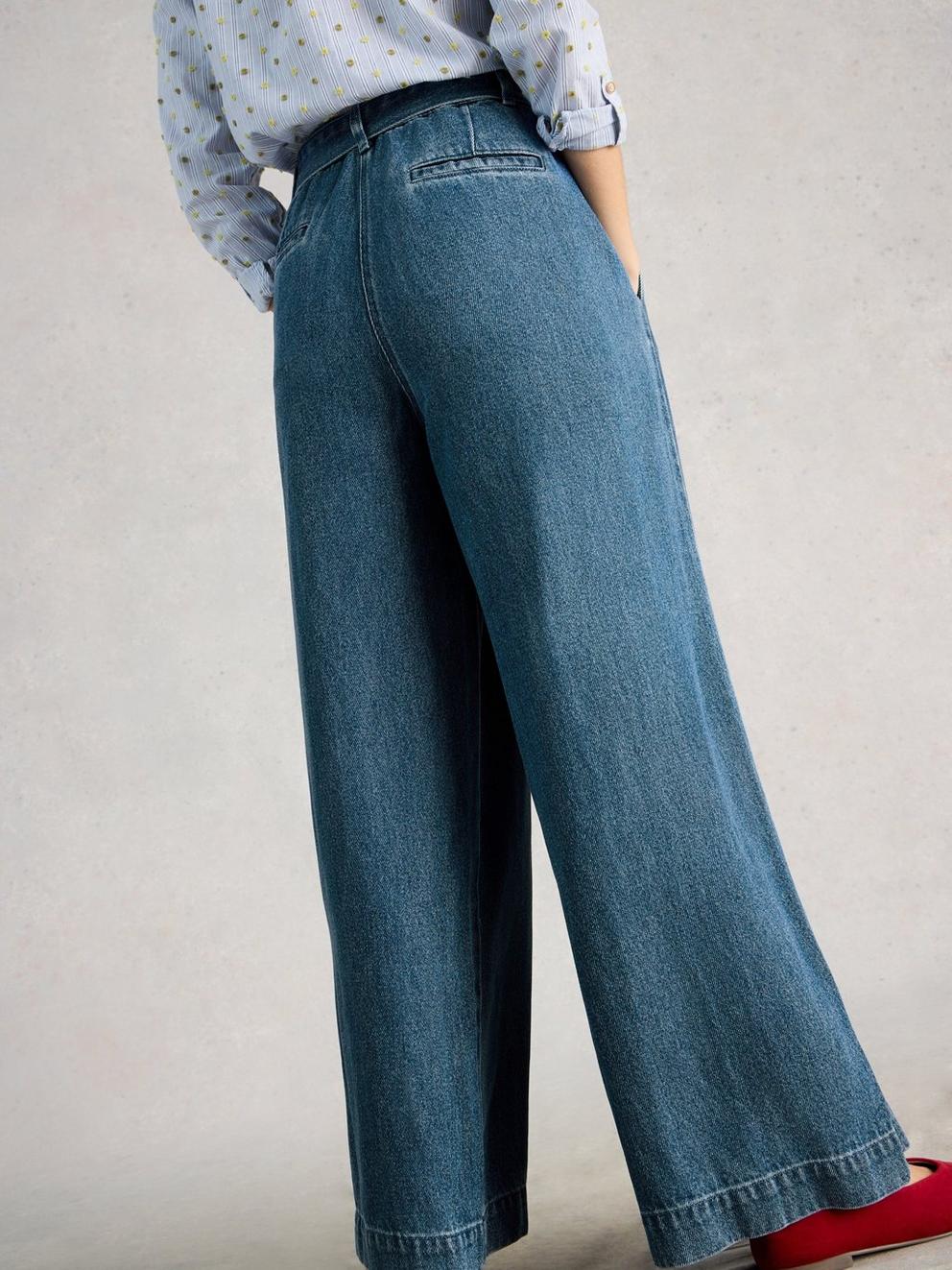 Lyle Wide Leg Jean in MID DENIM - MODEL BACK