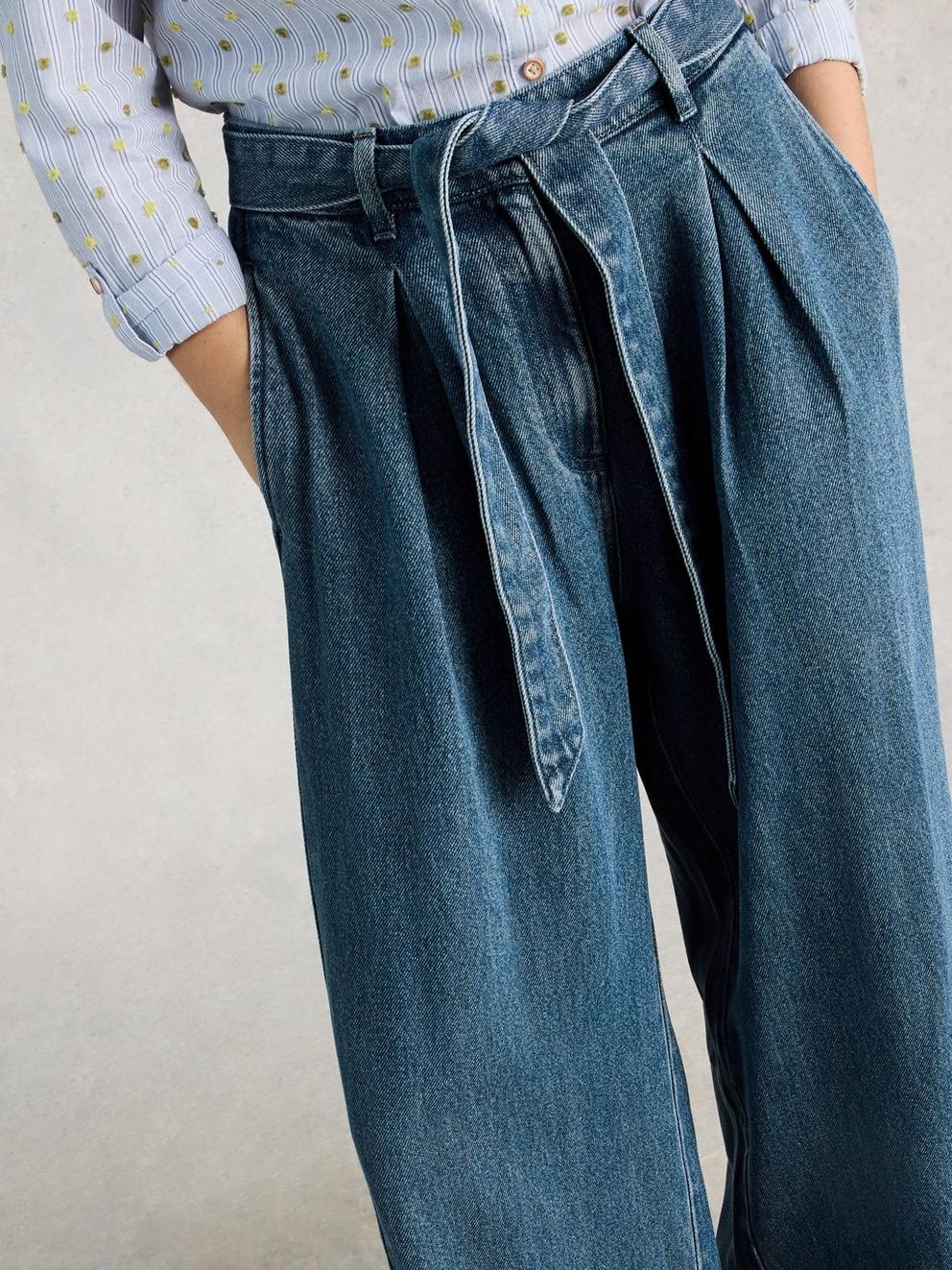 Lyle Wide Leg Jean in MID DENIM - MODEL DETAIL