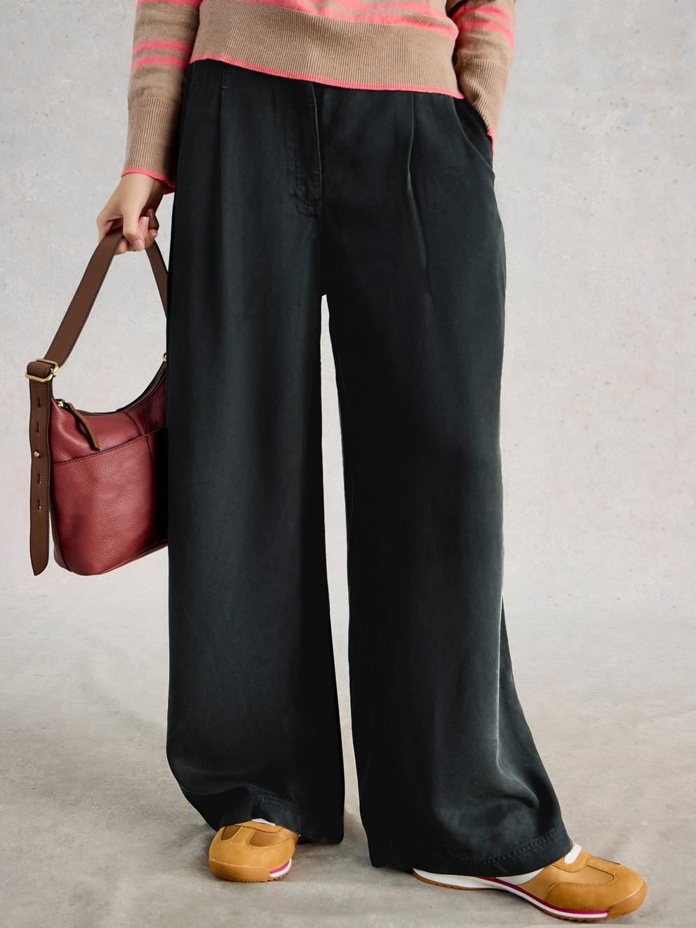 Sasha Full Length Wide Leg Trouser in WASHED BLK - LIFESTYLE