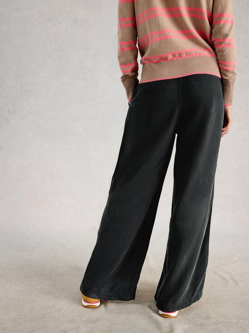 Sasha Full Length Wide Leg Trouser in WASHED BLK - MODEL BACK