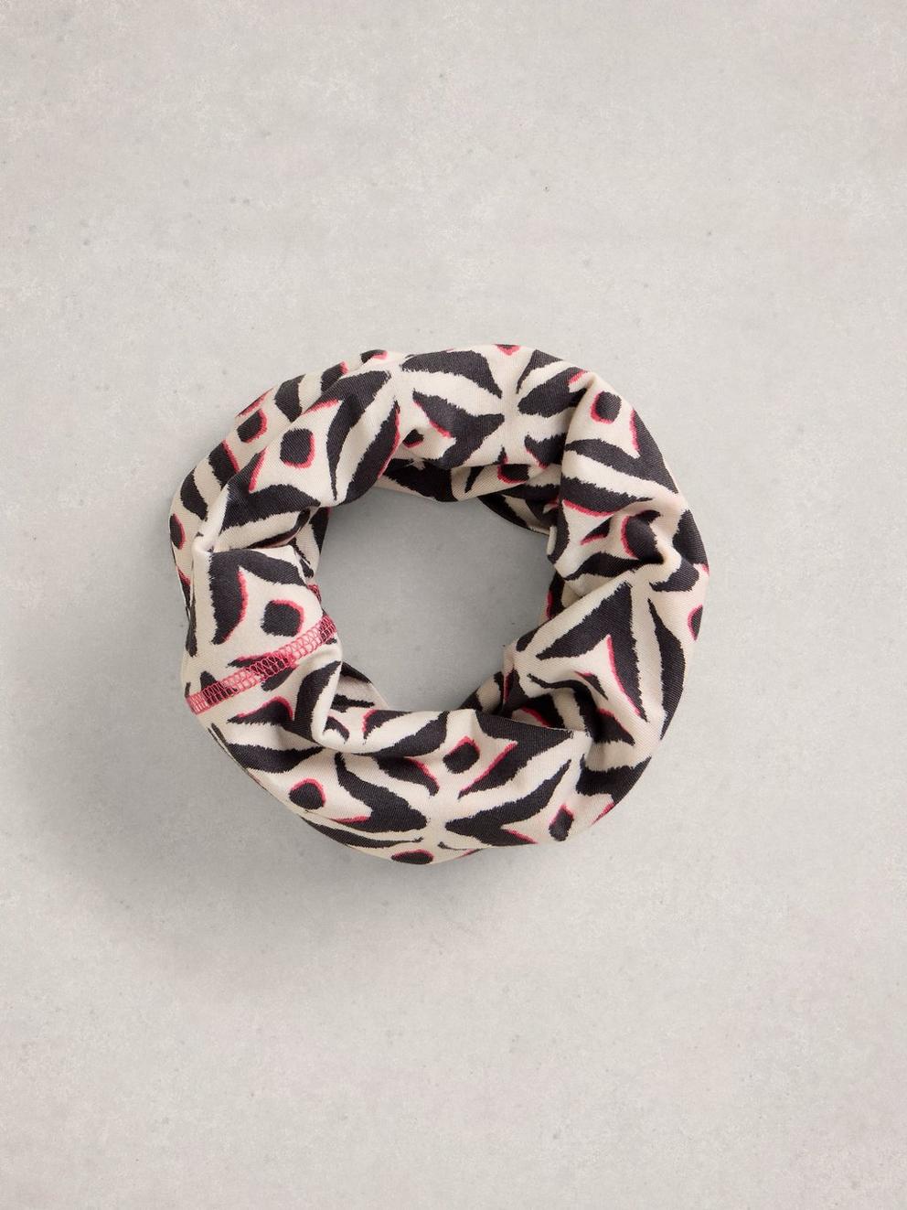 Versatile Neck Jersey Roll in NAT PR - LIFESTYLE