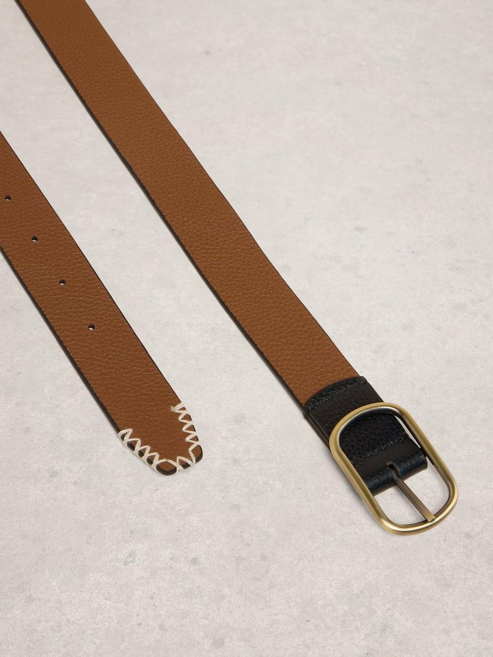 Leather Reversible Belt in PURE BLK - FLAT DETAIL
