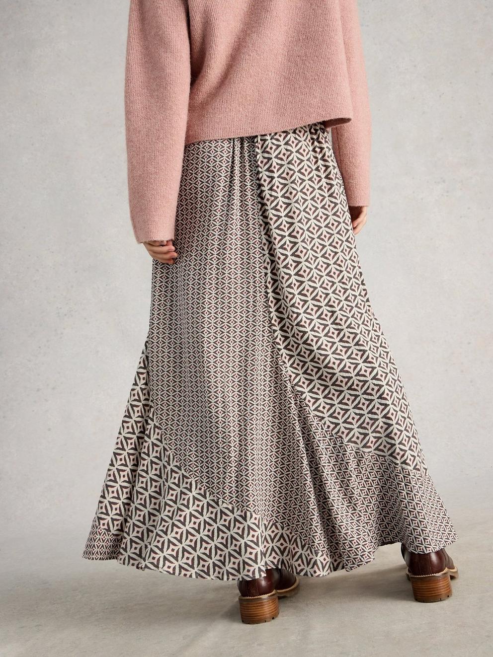 Sara Maxi Print Skirt in BLK MLT - MODEL BACK