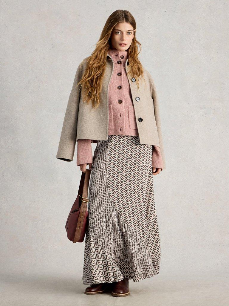 Sara Maxi Print Skirt in BLK MLT - MODEL FRONT