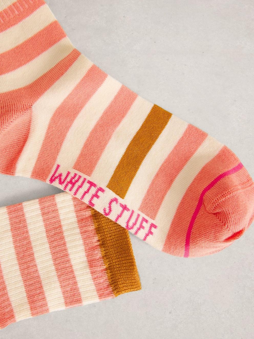 Block Stripe Ankle Socks in LGT CORAL - FLAT DETAIL