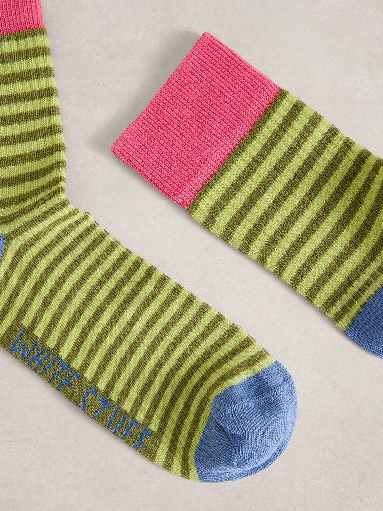 Thin Stripe Ankle Sock in MID GREEN - FLAT DETAIL