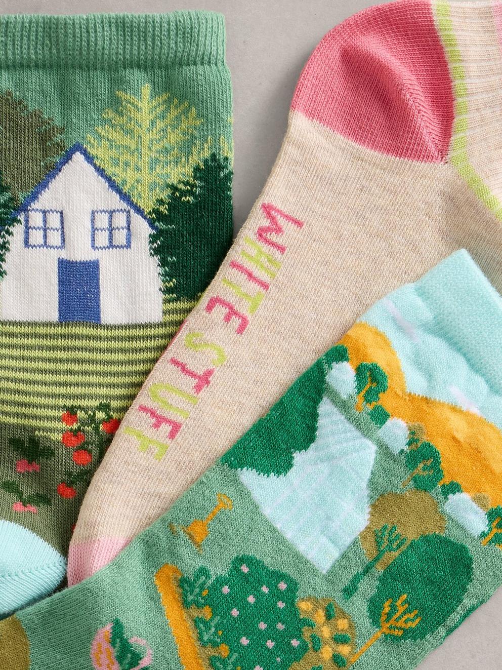 3PK Garden Scene Socks in GREEN MLT - FLAT DETAIL
