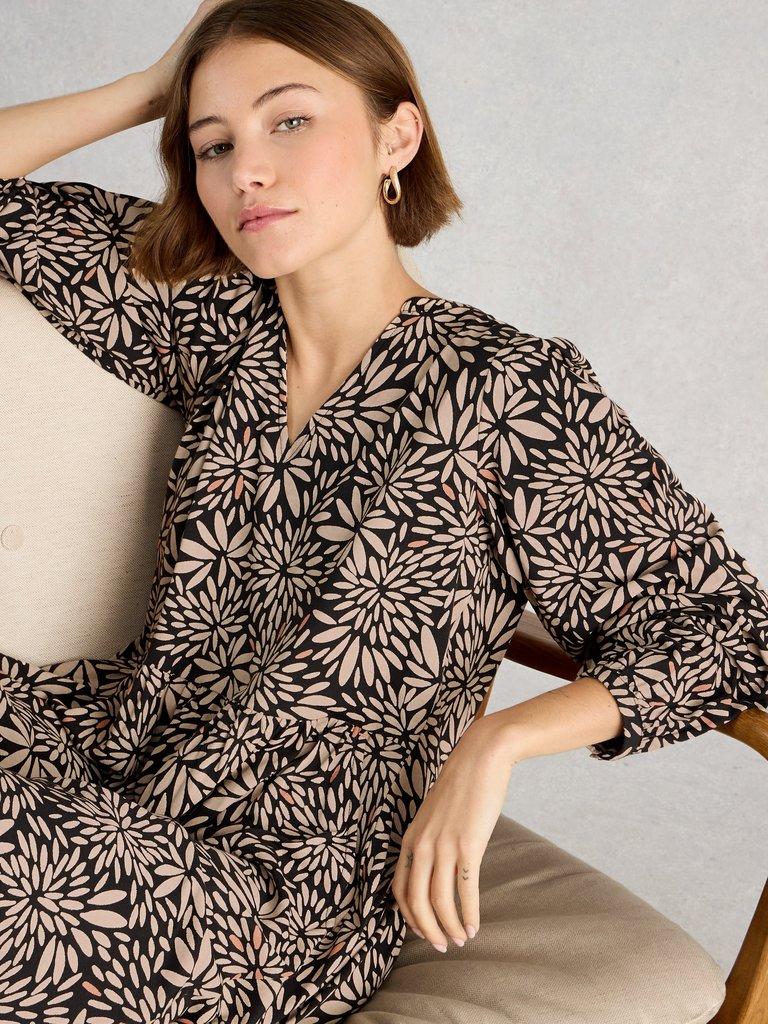 Lola Jersey Dress in TAN MULTI - MODEL DETAIL