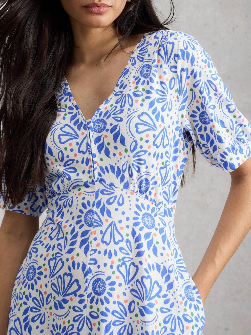 Megan Jersey Dress in IVORY MLT - MODEL DETAIL