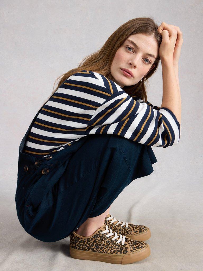 Vivian Linen Relaxed Dungaree in DARK NAVY - MODEL DETAIL