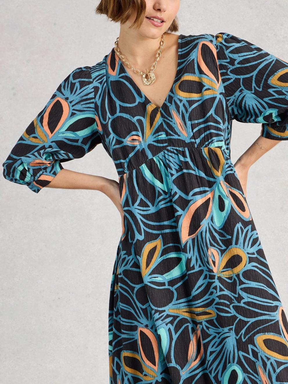 Lucy Print Midi Dress in BLK MLT - MODEL DETAIL