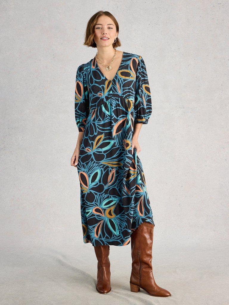 Lucy Print Midi Dress in BLK MLT - MODEL FRONT