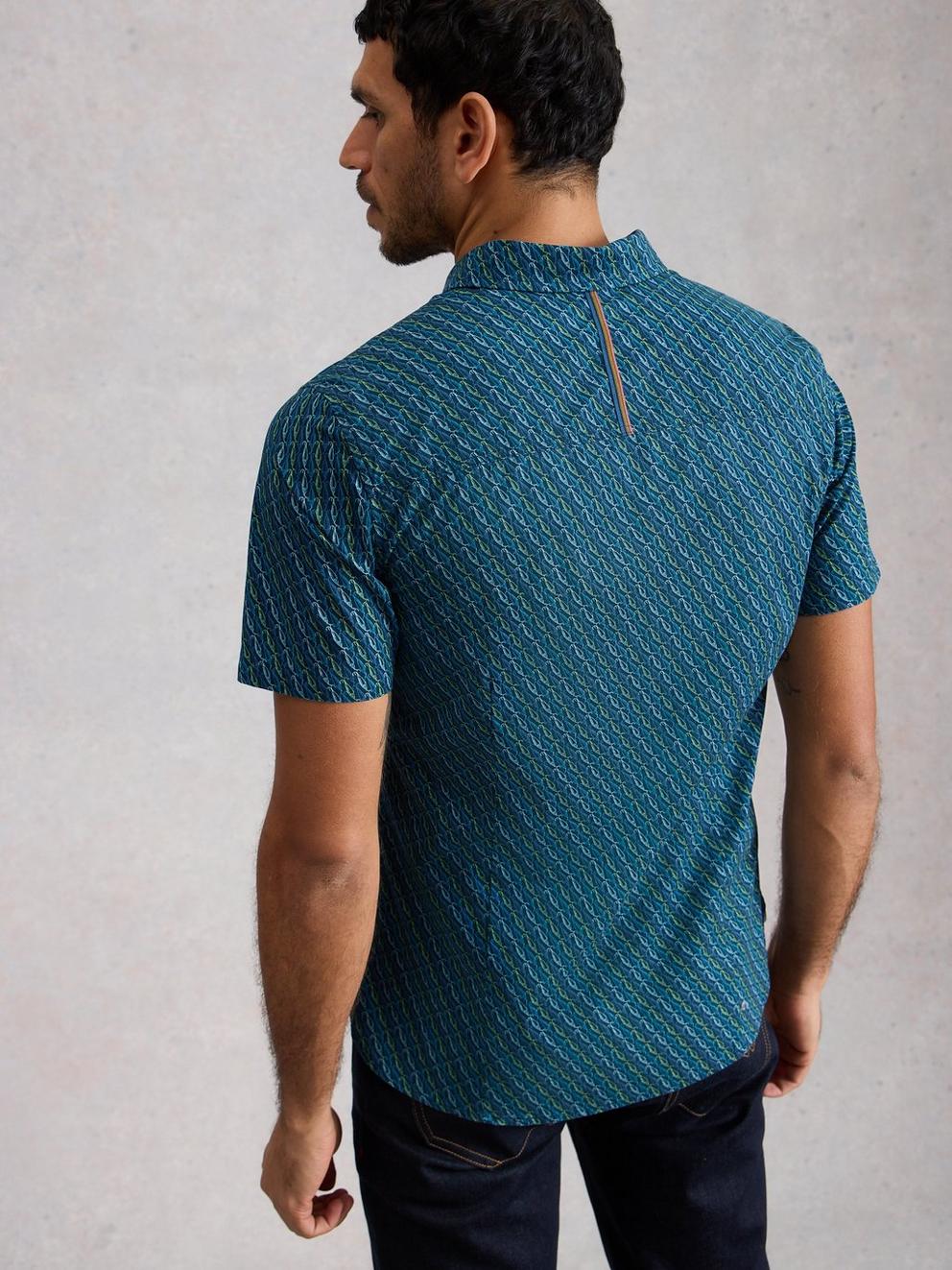 Salcombe SS Fish Print Shirt in NAVY PR - MODEL BACK