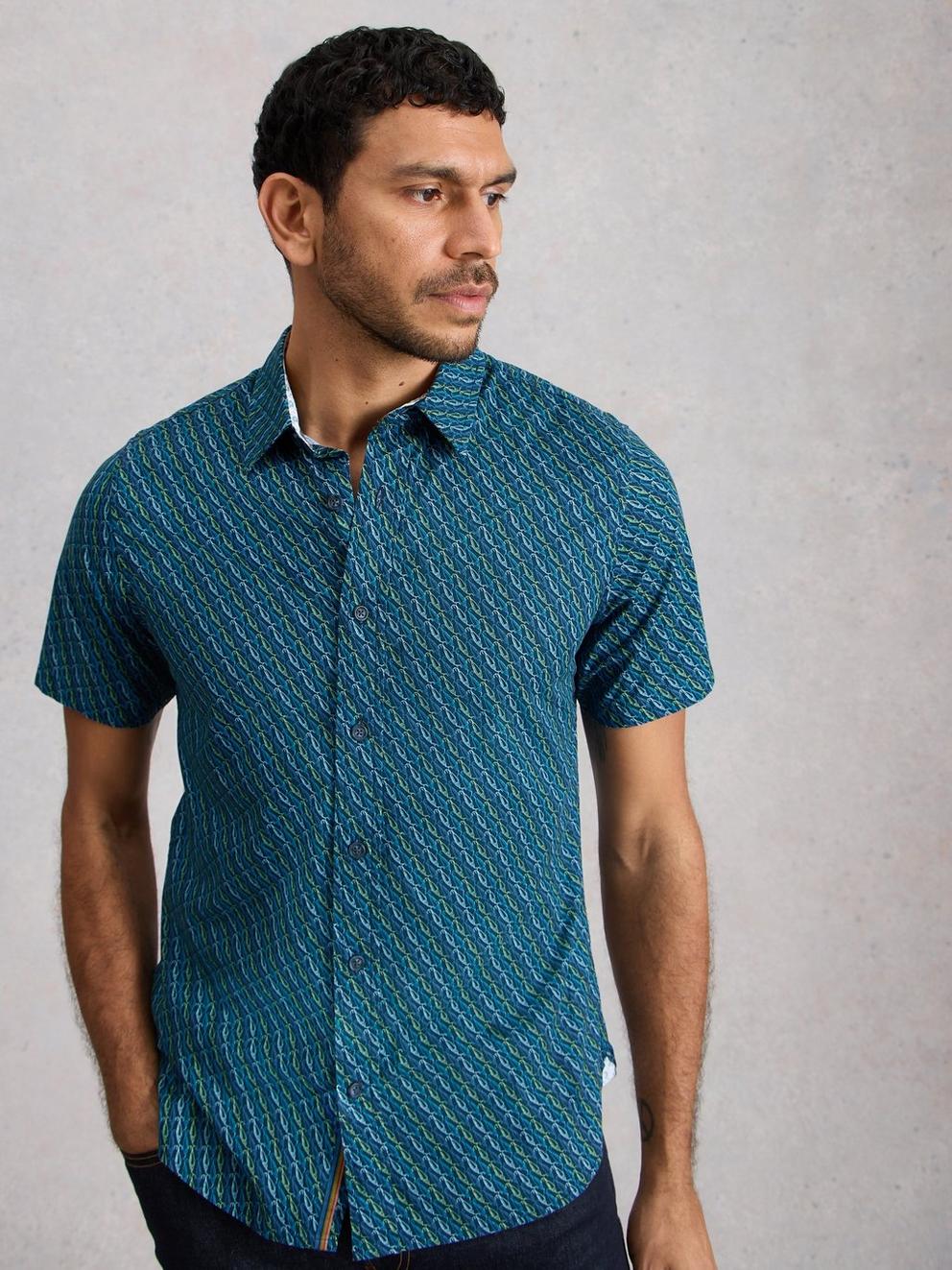 Salcombe SS Fish Print Shirt in NAVY PR - MODEL DETAIL