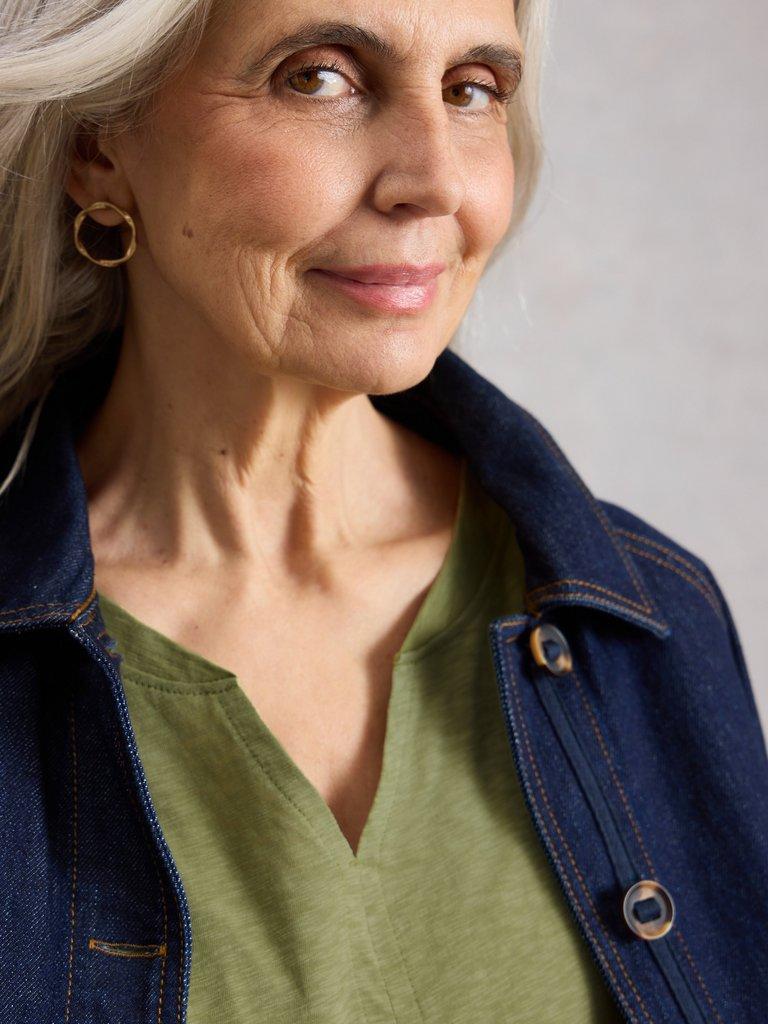 NELLY NOTCH NECK SHORT SLEEVE T-SHIRT in BRT GREEN - MODEL DETAIL