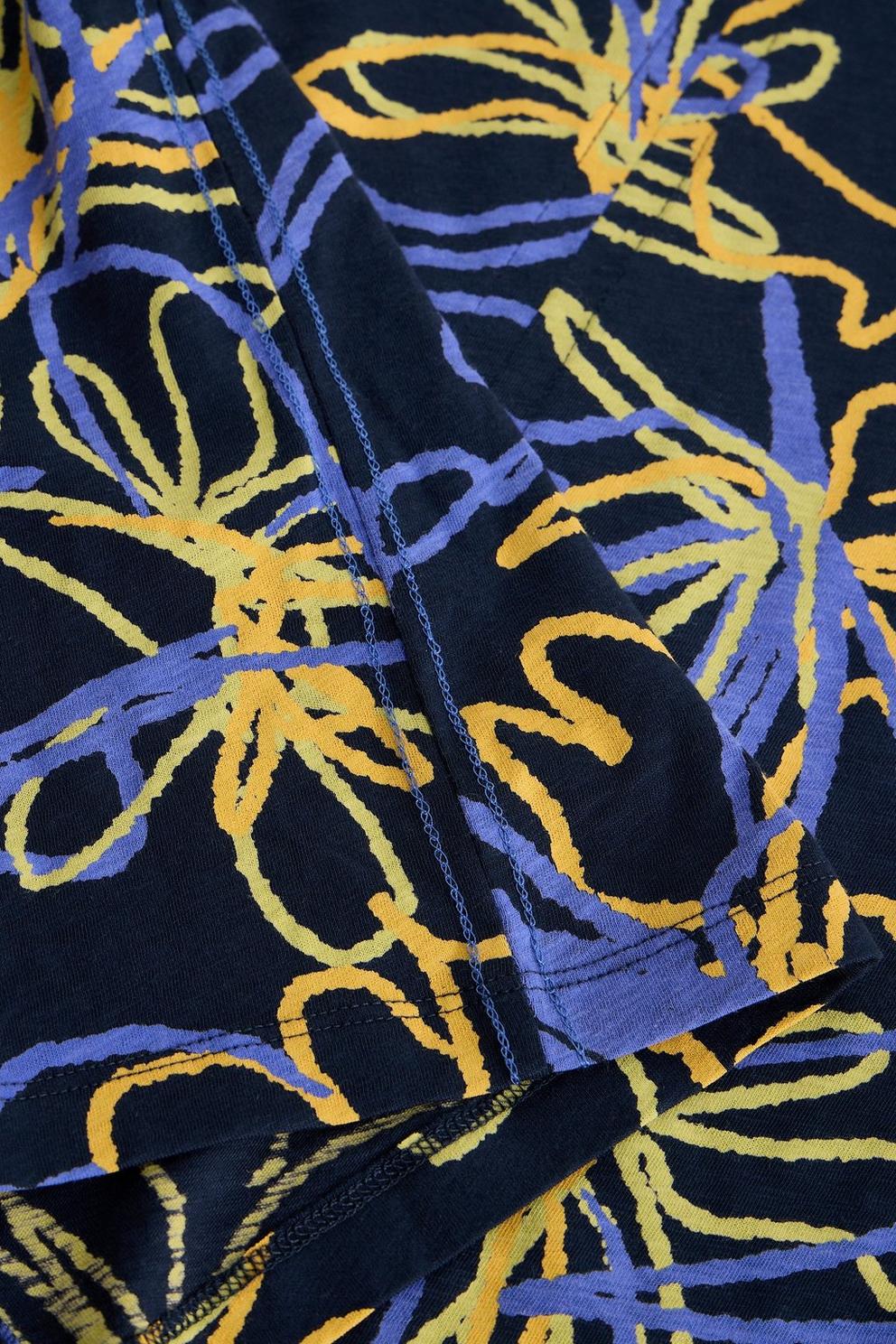 NELLY NOTCH NECK SHORT SLEEVE T-SHIRT in NAVY PR - FLAT DETAIL