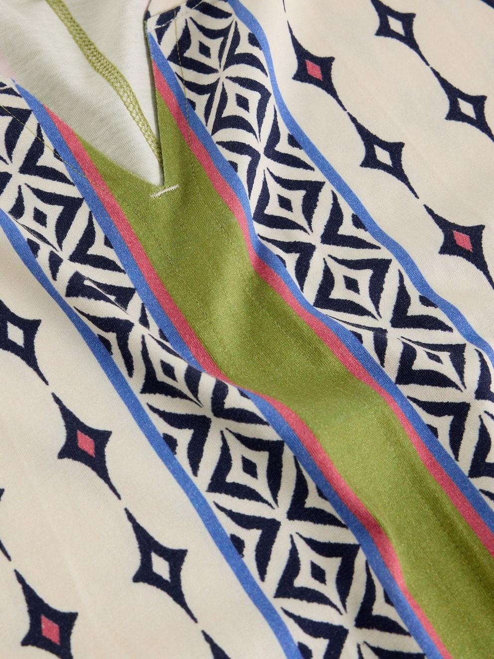 NELLY NOTCH NECK SHORT SLEEVE T-SHIRT in WHITE MLT - FLAT DETAIL