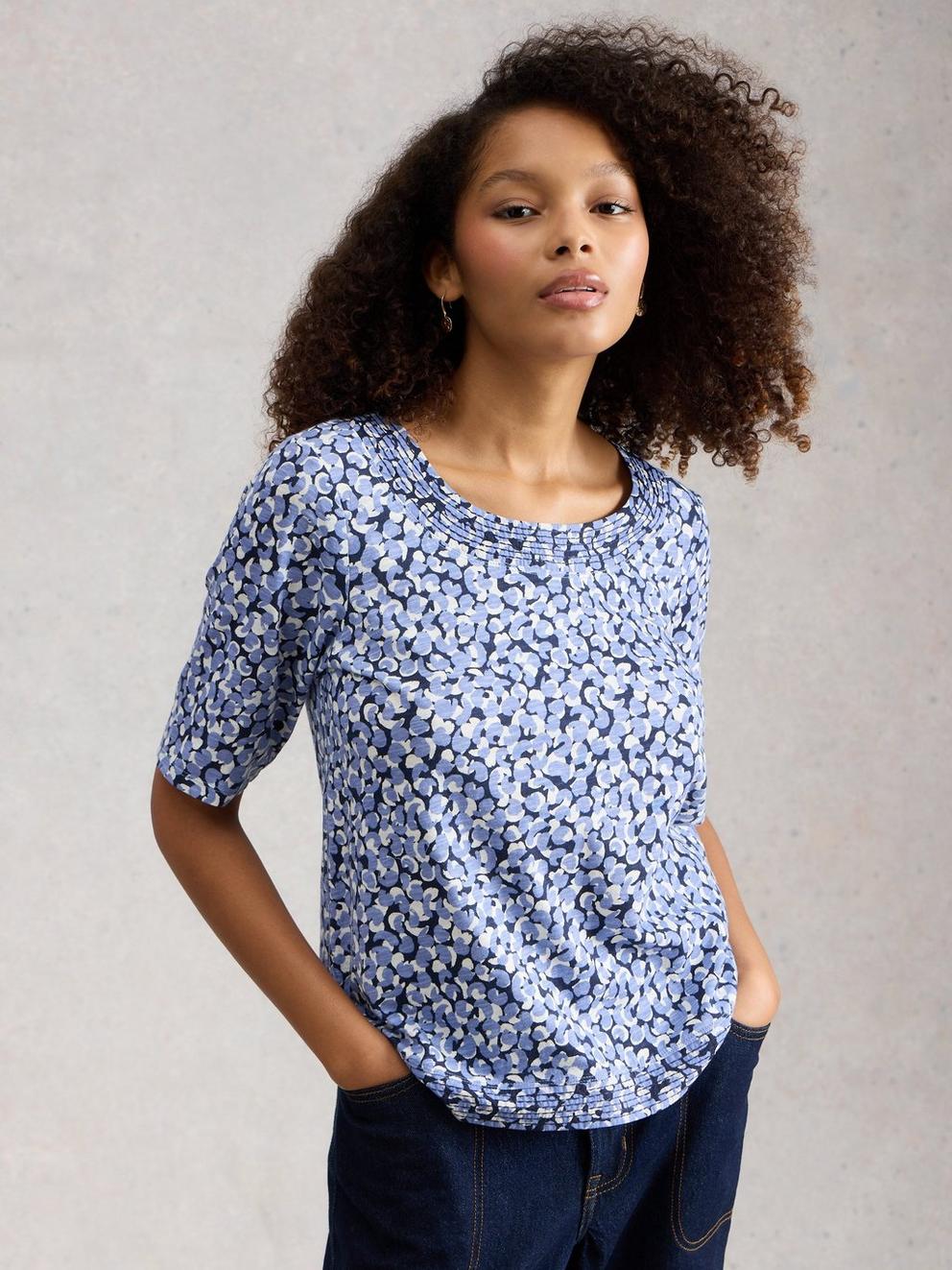 WEAVER JERSEY CREW NECK TEE in BLUE PR - MODEL DETAIL