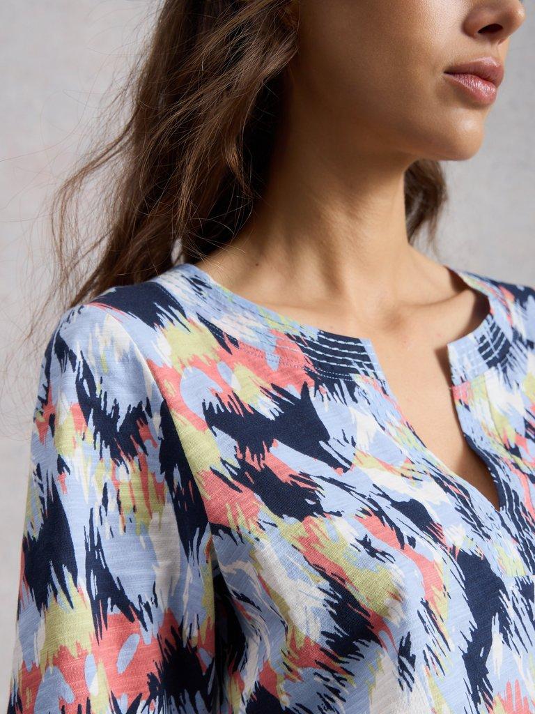 WEAVER NOTCH NECK SHORT SLEEVE TEE in BLUE MLT - MODEL DETAIL