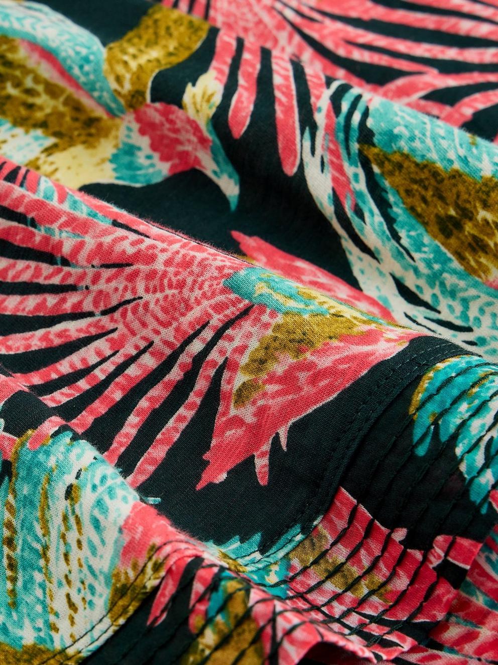 WEAVER NOTCH NECK SHORT SLEEVE TEE in GREEN MLT - FLAT DETAIL